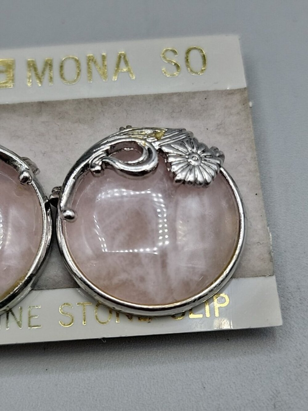Vintage Mona Rose Quartz Cabochon Clip-on Earrings Silver Tone New Original Card - Picture 4 of 7